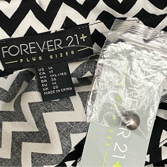 Forever 21 Plus Fit and Flare Chevron Print Dress Black and White - Picture 6 of 7